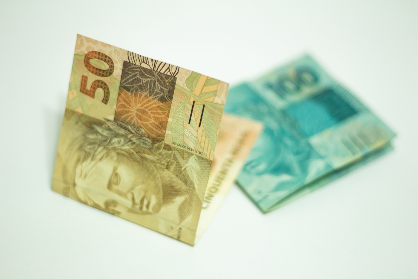 Notas de real guardadas para um sonho